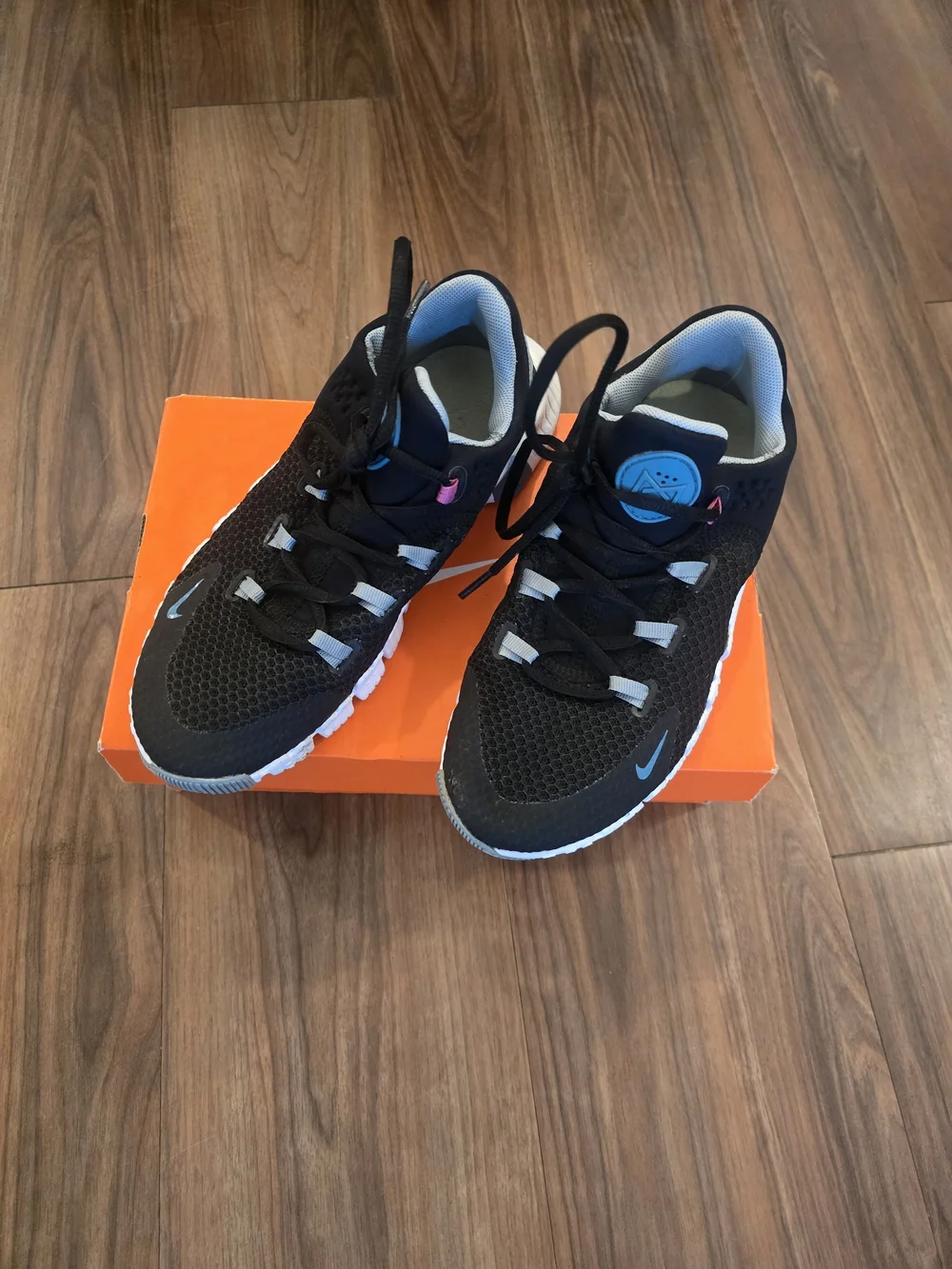 Nike Women’s Black & Light Blue Lightweight Running Sneakers